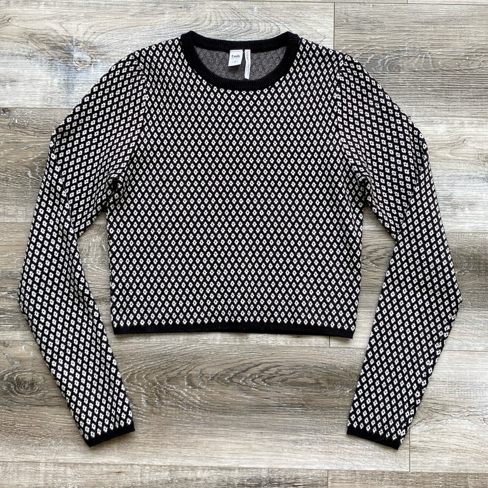 TWIK Cropped Black and White Fitted Sweater with Diamond Geometric Pattern - Picture 2 of 8